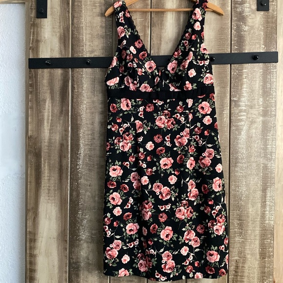 Dresses & Skirts - Connected Floral Dress